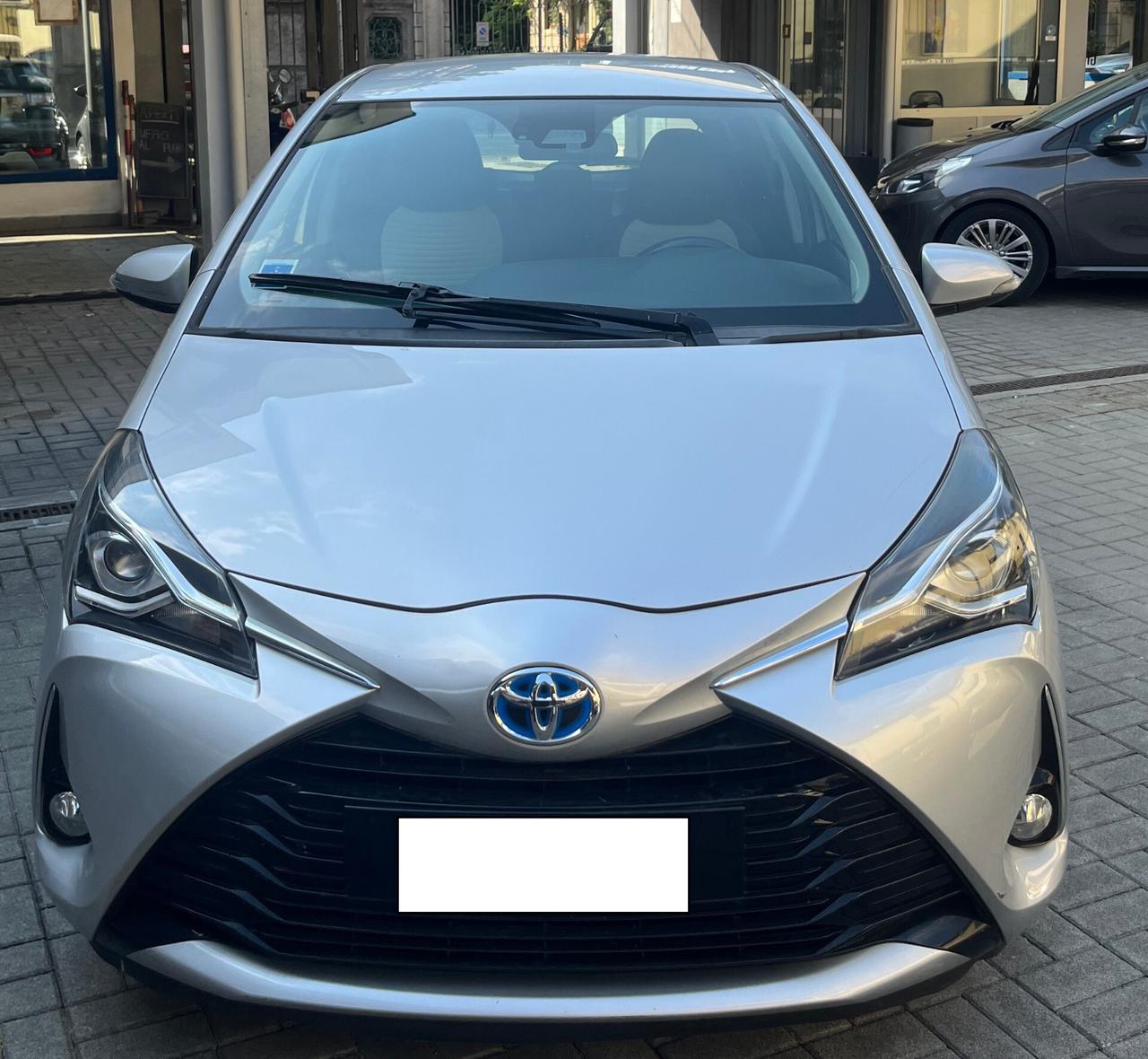 TOYOTA YARIS 1.5 HYBRID (BENZINA/ELETTRICA) CAMBIO AUTOMATICO - 5 PORTE ACTIVE - ANCHE PER NEOPATENTATI