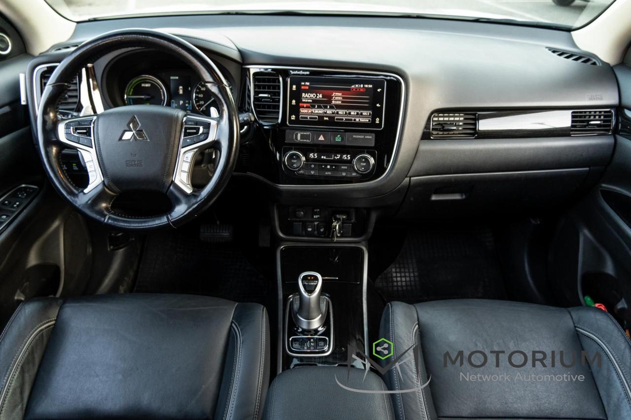 Mitsubishi Outlander 2.0 4WD PHEV Instyle 2018 - PLUG-IN HYBRID