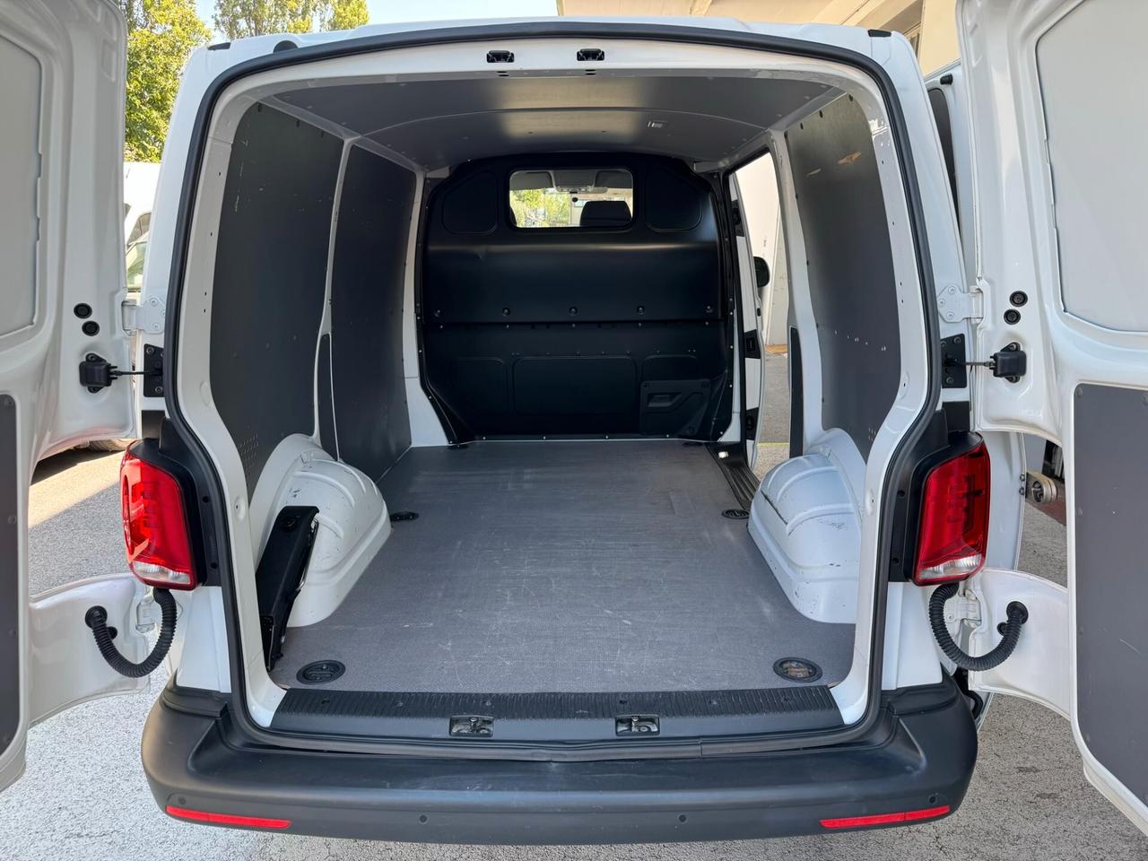 Volkswagen T6.1 Transporter 2.0 TDI UNIPROP GAR24M