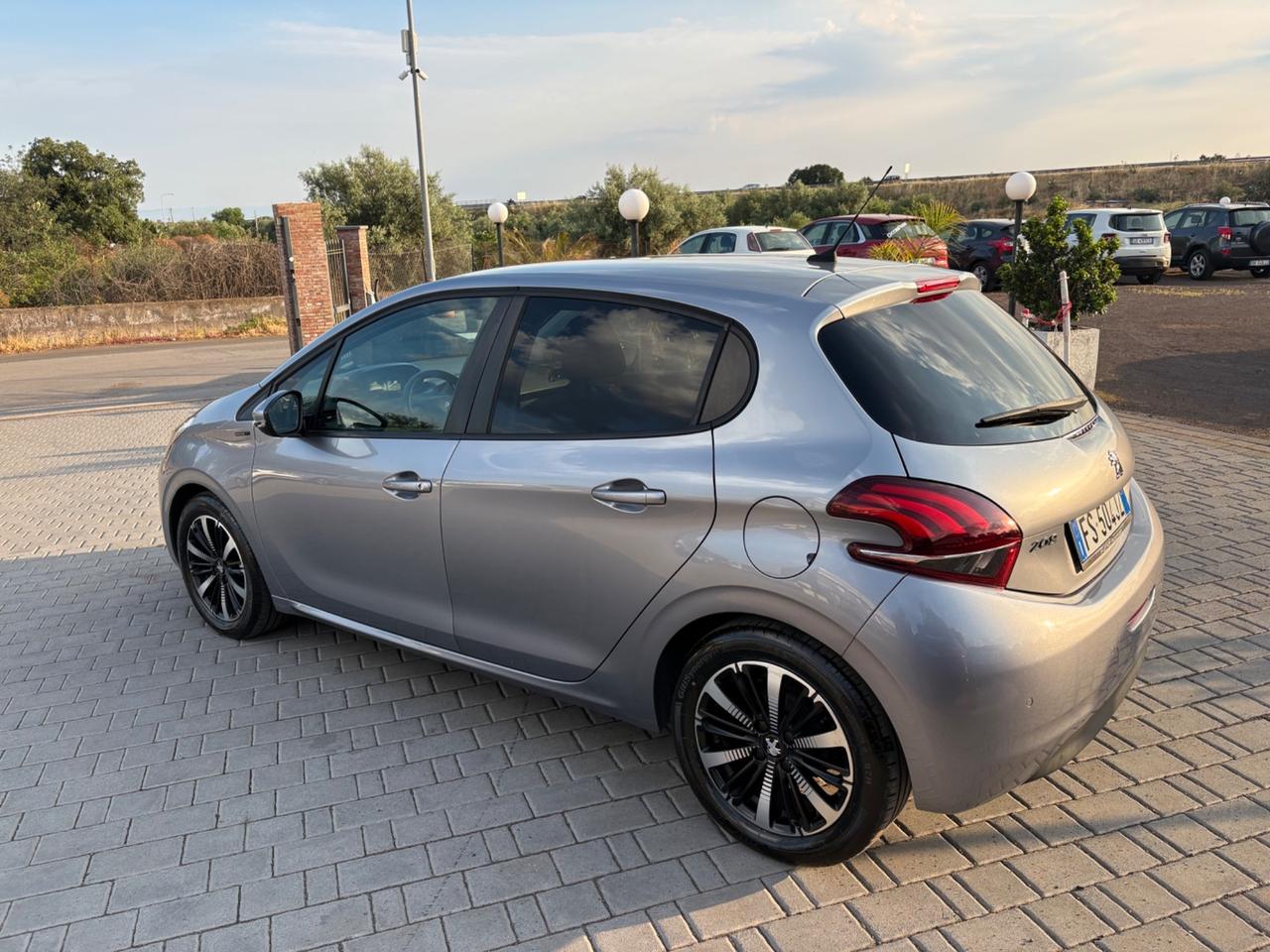 Peugeot 208 PureTech 82 5p. GPL SIGNATURE