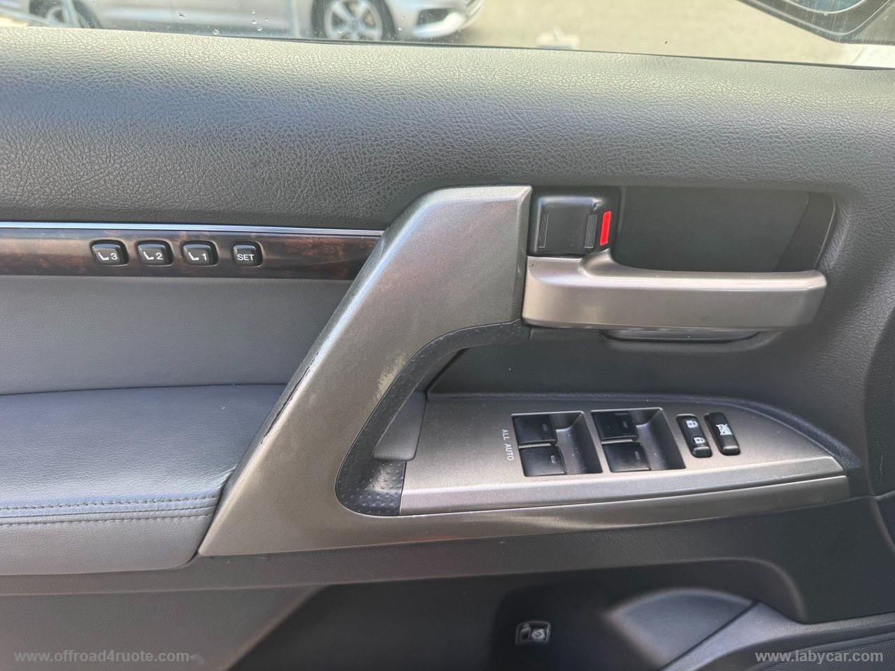 TOYOTA Land Cruiser V8 4.5 D4-D 7 posti