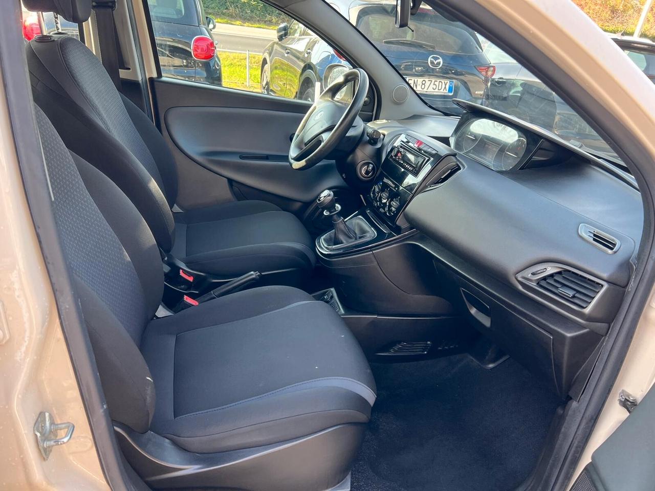 Lancia Ypsilon 2015 1.2 8v Platinum 69cv E6*ok neopatentati*