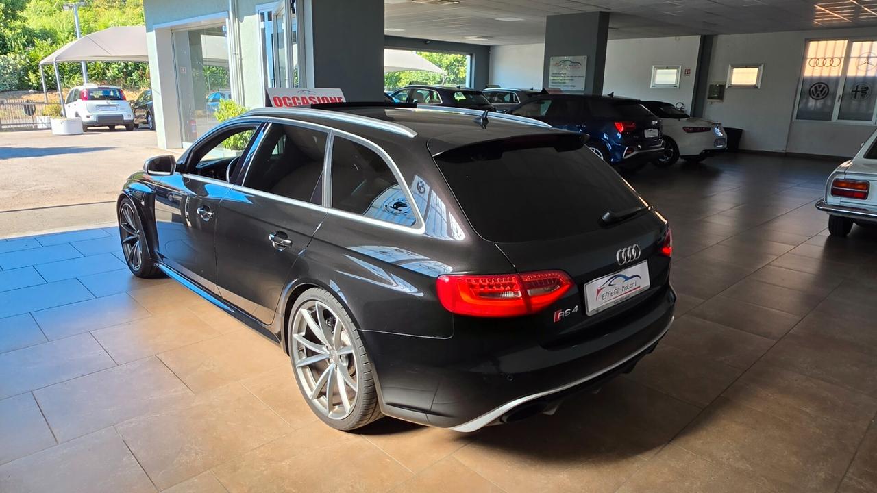 Audi A4 RS 4 Avant 4.2 V8 FSI quattro S tronic
