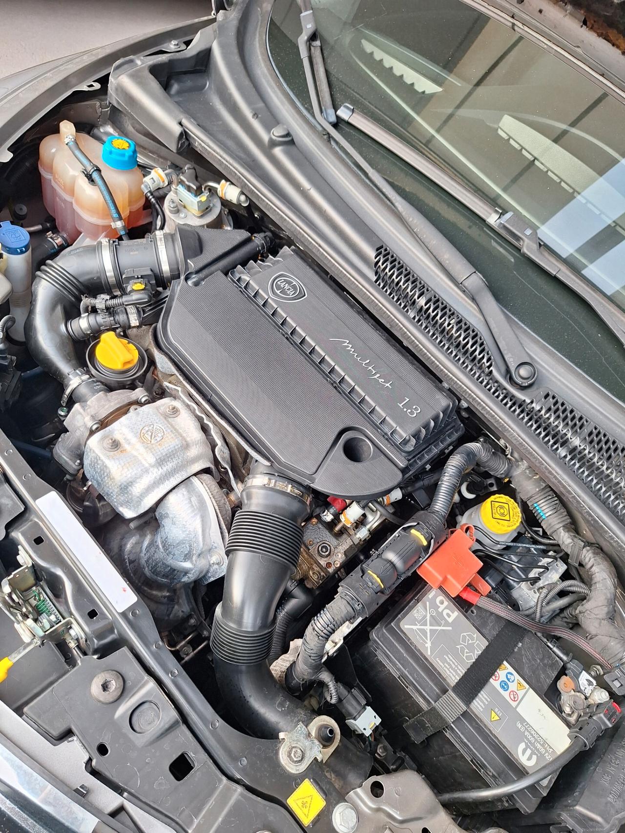 Lancia Ypsilon 1.3 MJT 95 CV 5 porte S&S Platinum