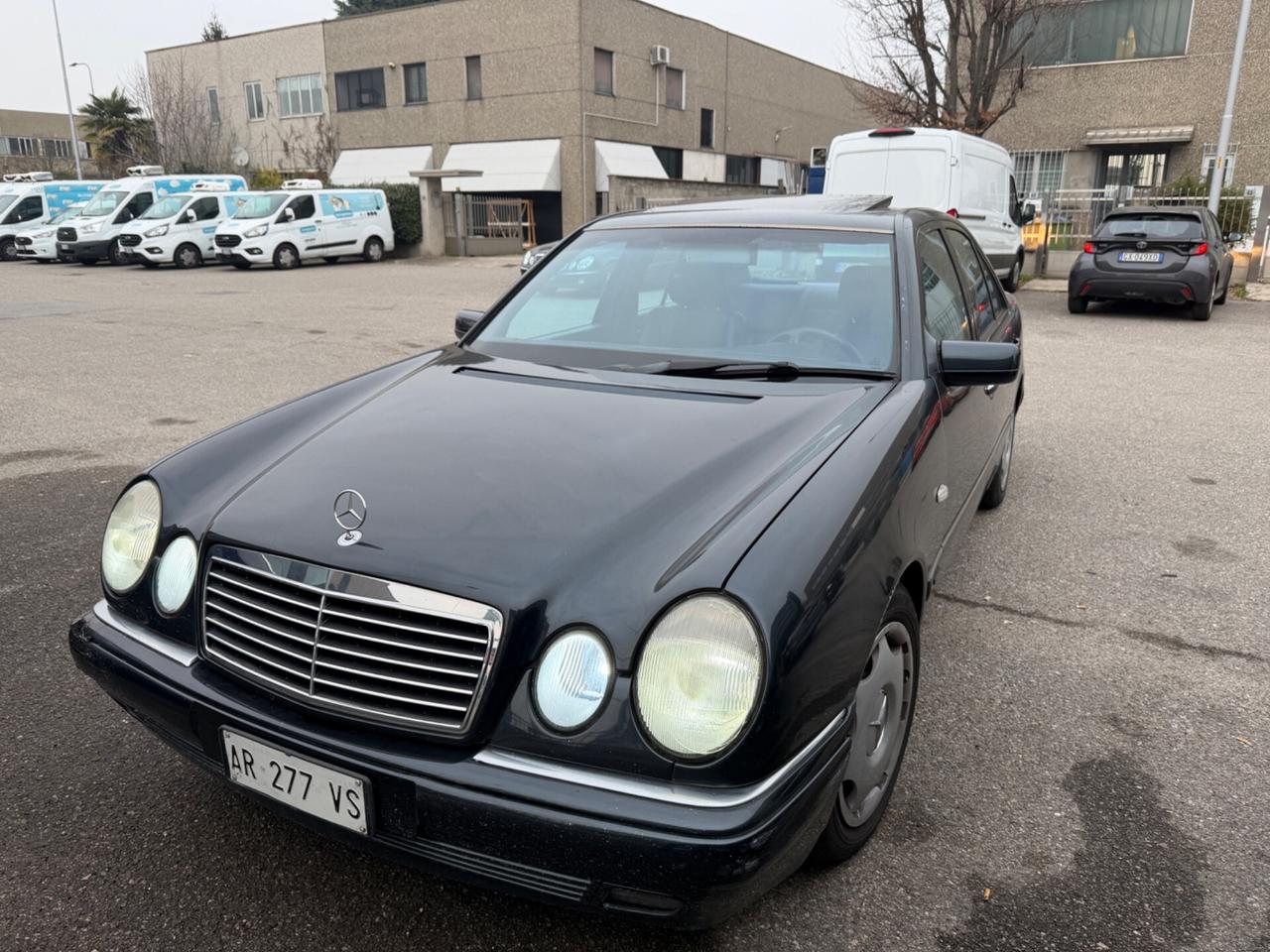 MERCEDES E200 KOMPRESOR ASI STORIC 92.000KM