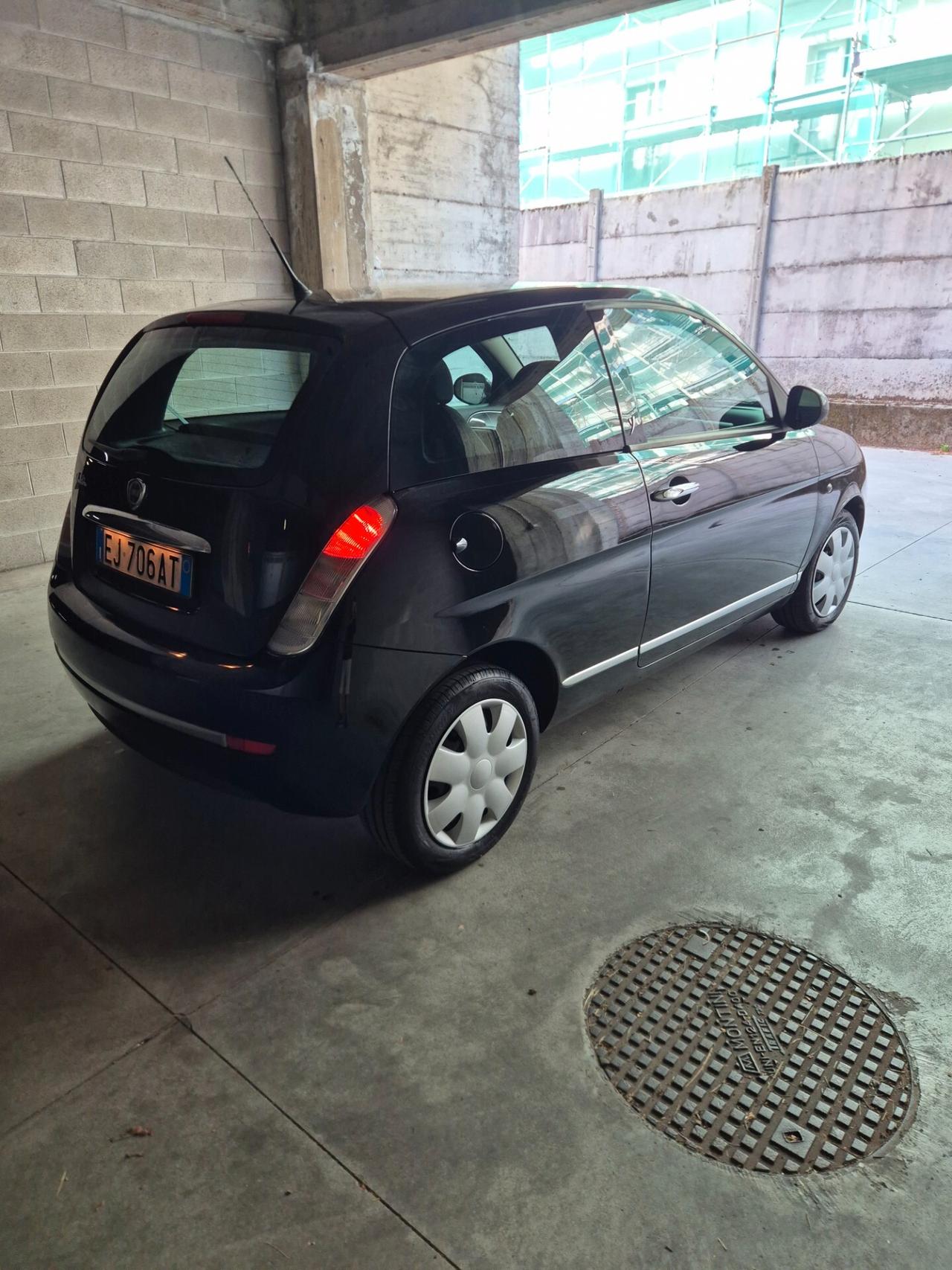 Lancia Ypsilon 1.2 69 CV Platinum neo patentati