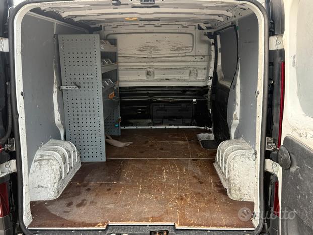 RENAULT TRAFIC 2.0 DCI anno 2017 perfetto