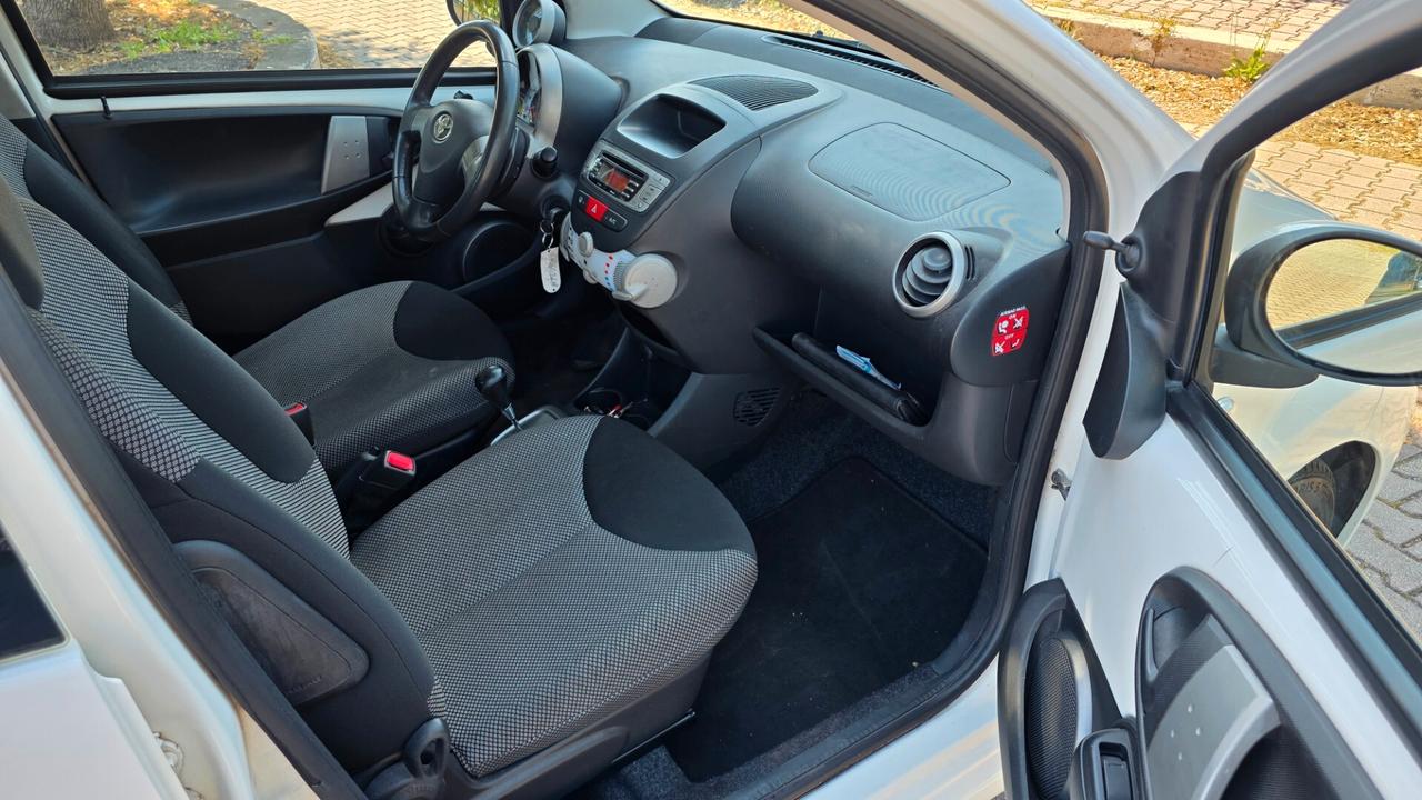 Toyota Aygo 1.0 12V VVT-i 5 porte Lounge Connect MMT