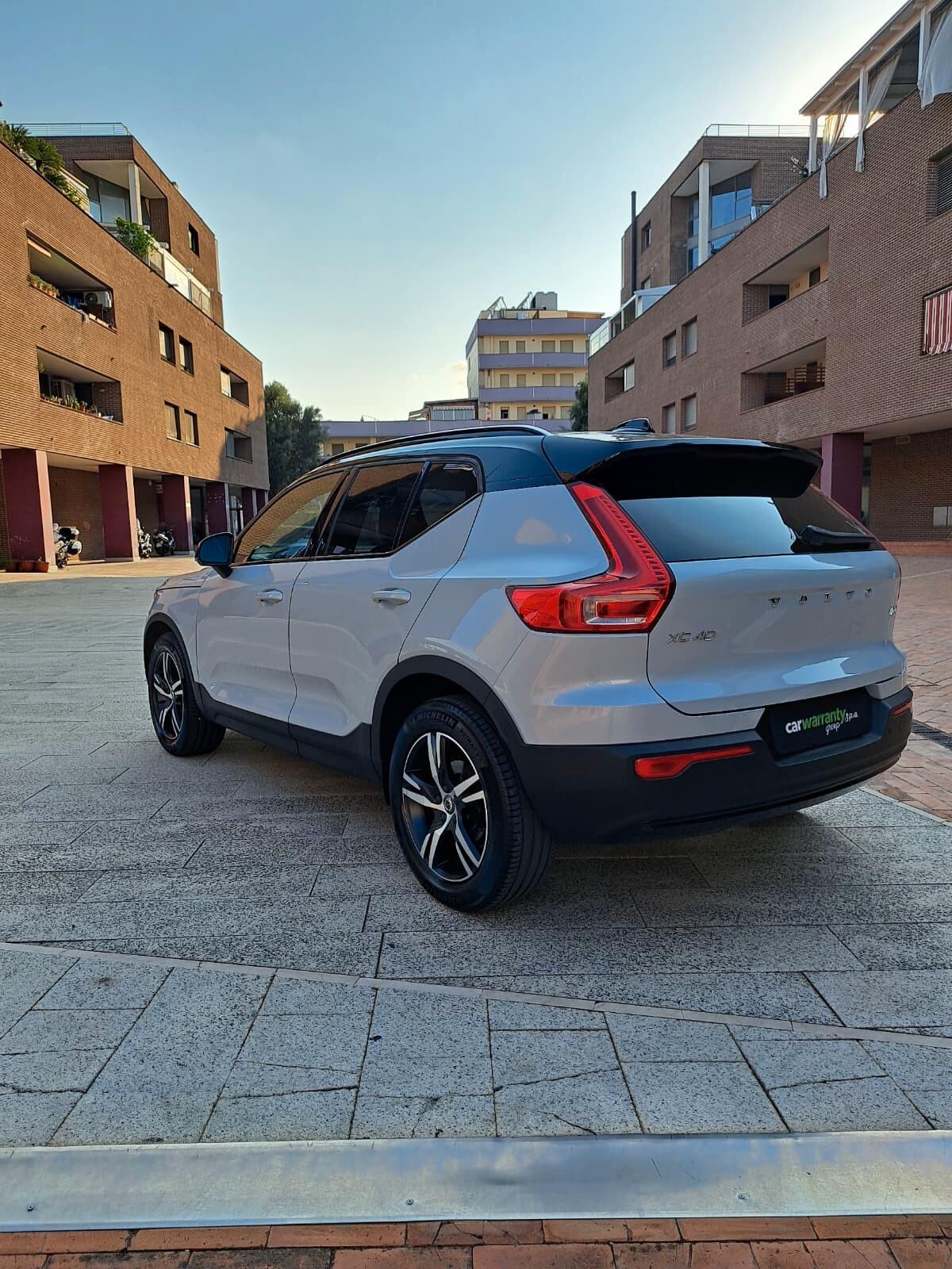 Volvo XC40 D3 R-design AUTOMATICA UNICO PROP: km. 38700 CERTIFICATI