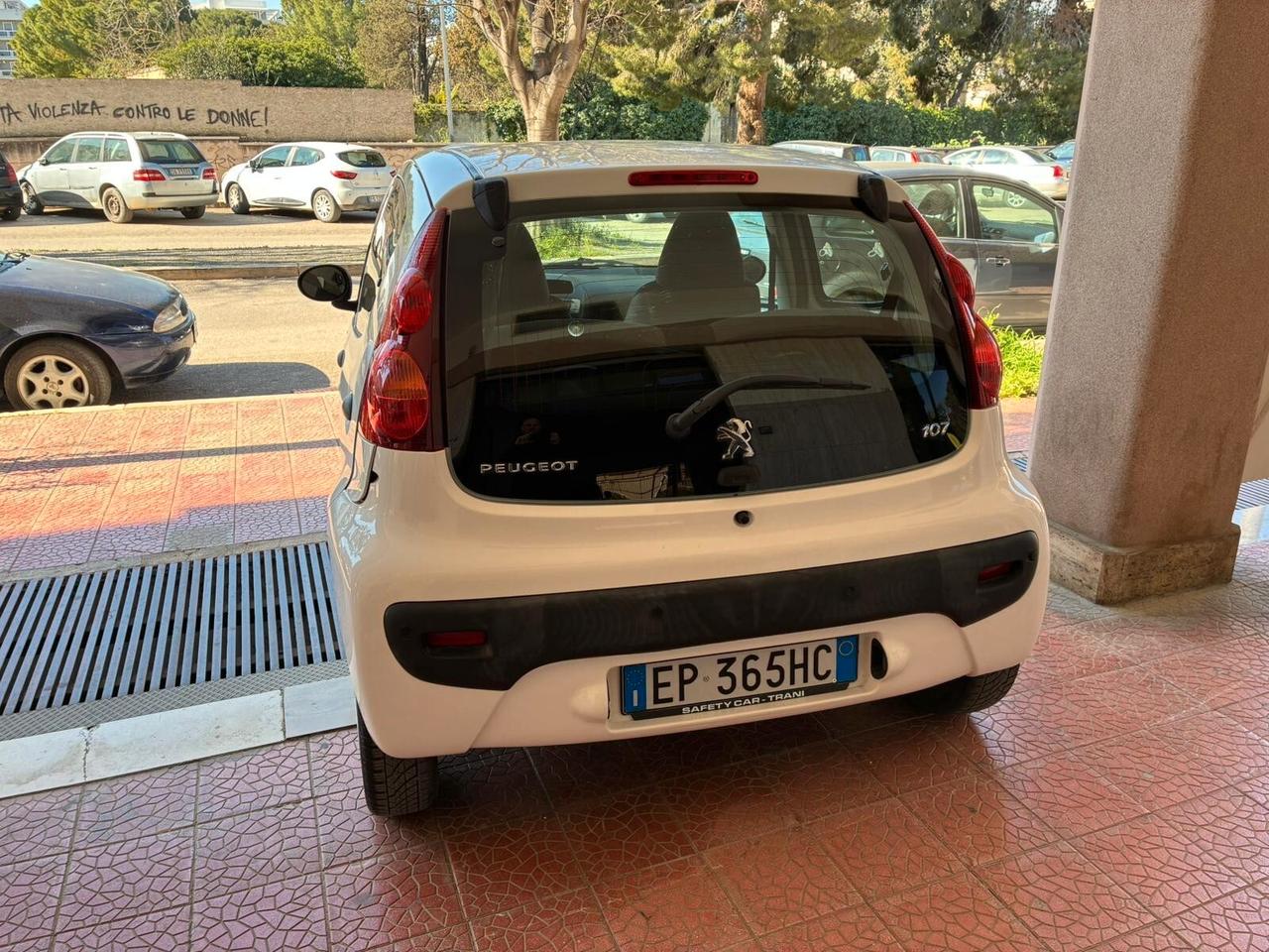 Peugeot 107 1.0 5p. perfetta garantita-2013