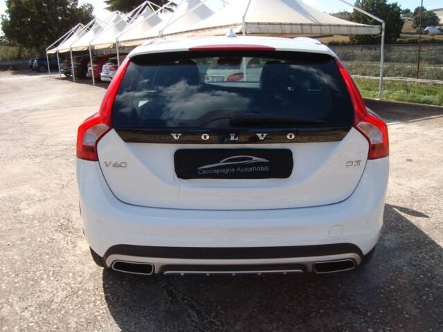Volvo V60 Cross Country D3 Geartronic Summum