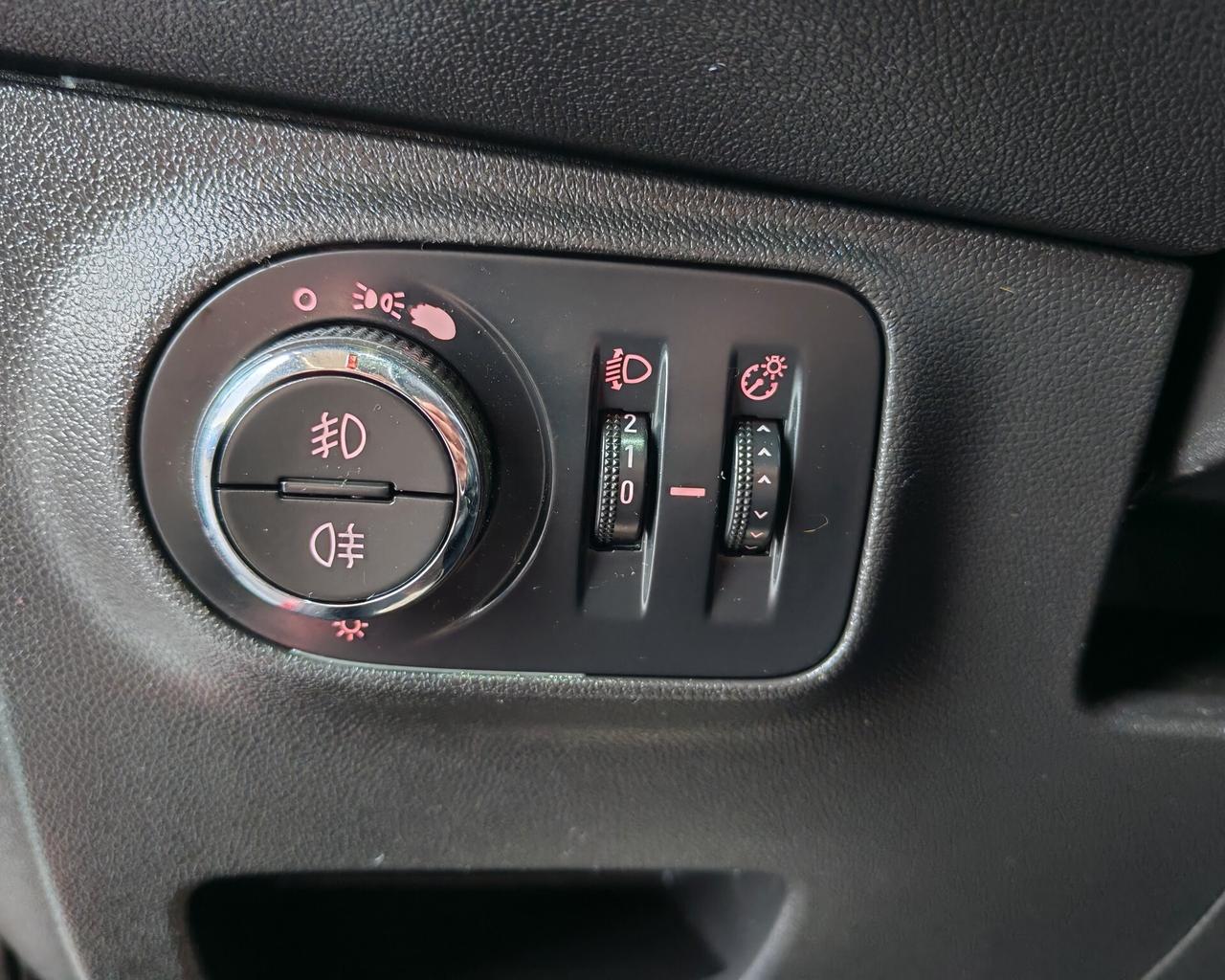 Opel Corsa 1.2 5 porte b-Color