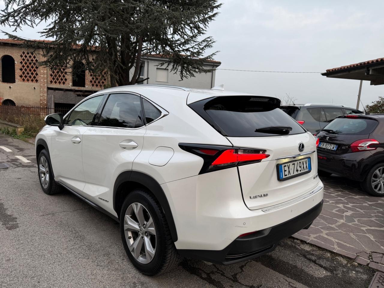 Lexus NX 300h Hybrid 4WD Luxury
