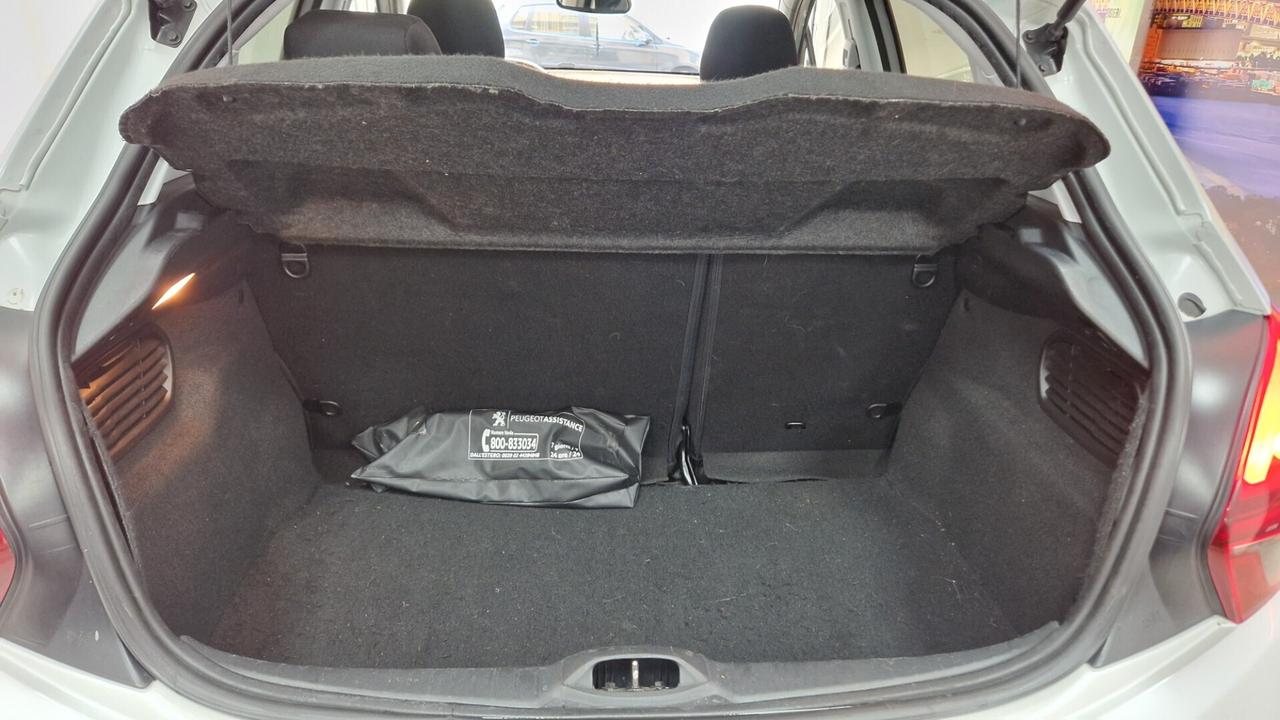 Peugeot 208 tetto panoramico