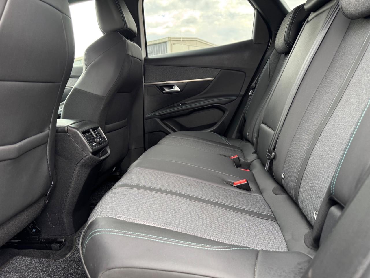 PEUGEOT 3008 1.5 Hdi Allure - Led Navi 18