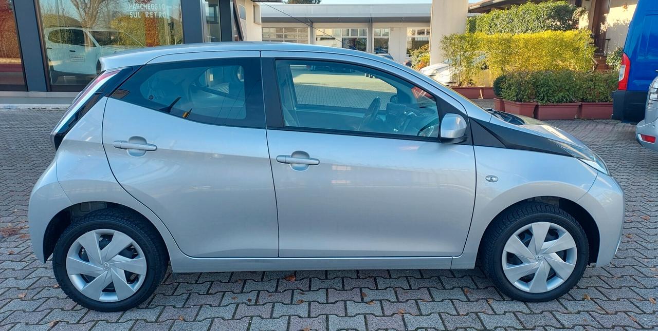 Toyota Aygo 1.0 VVT-i 69 CV 5 porte x-play