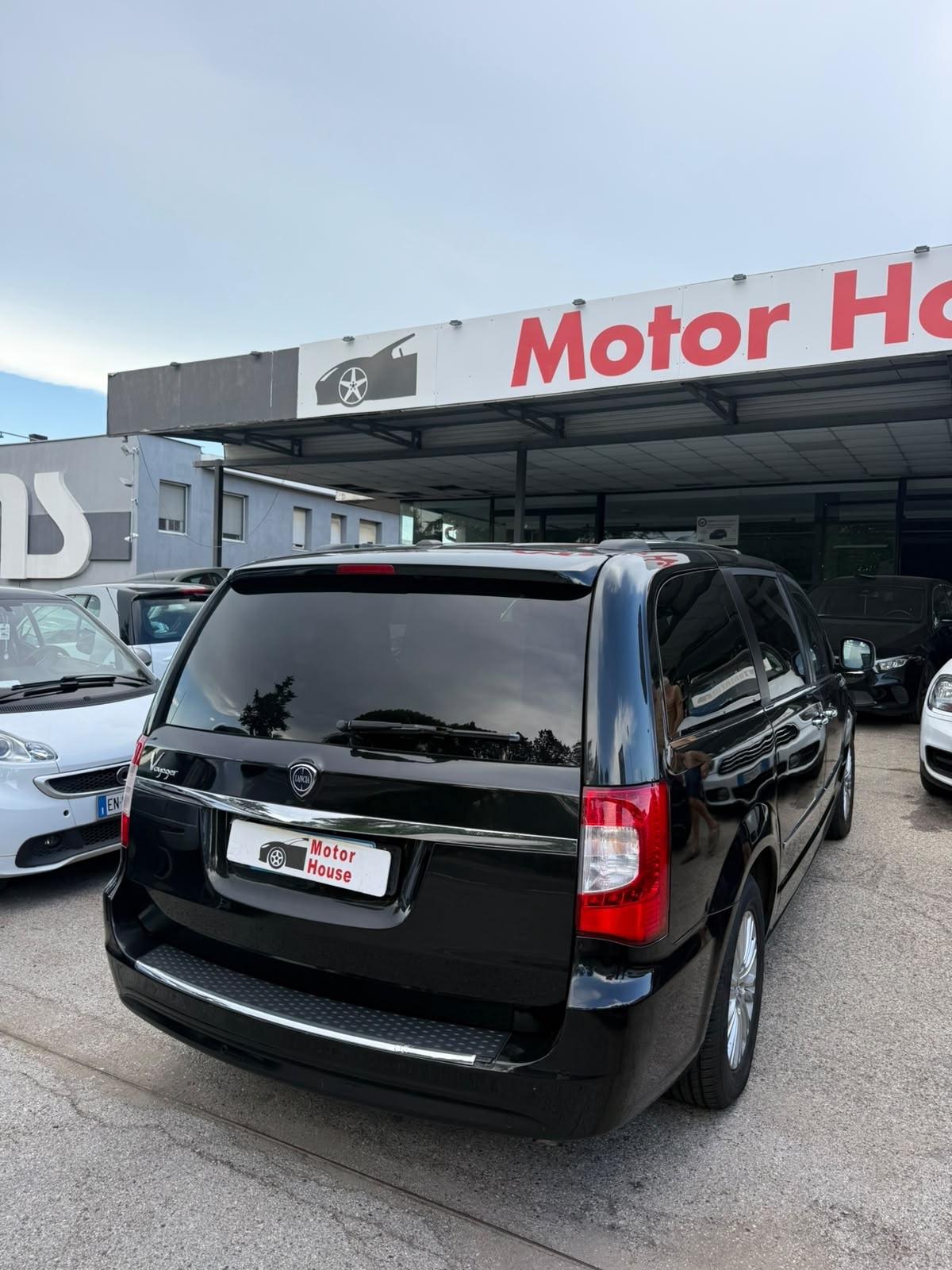 Lancia Voyager 2.8 Turbodiesel Platinum 177 CV gancio traino