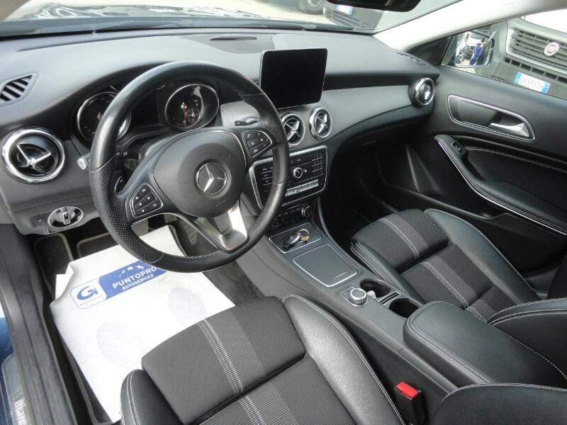 MERCEDES GLA (X156) GLA 200 d Automati...