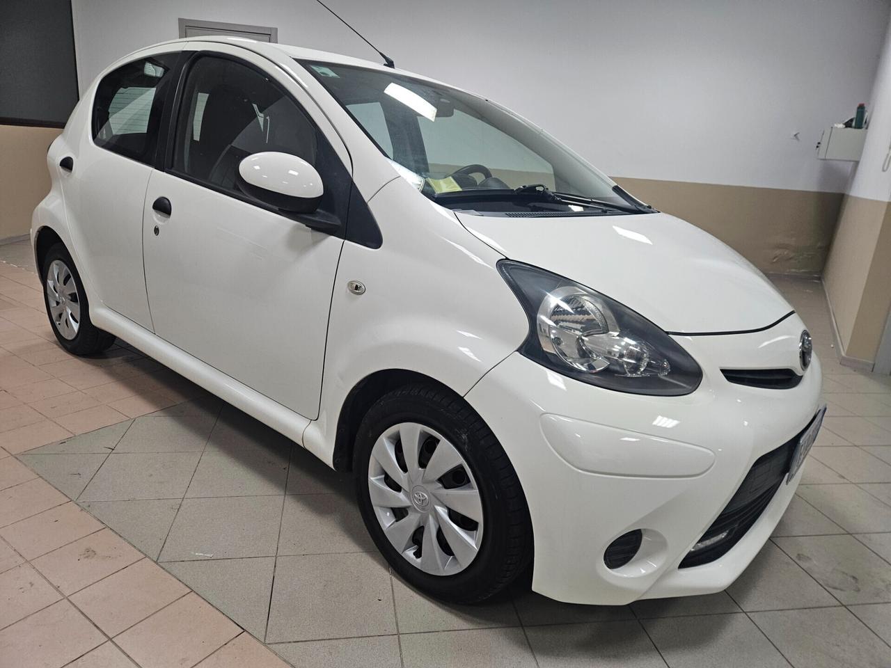 Toyota Aygo 1.0 12V VVT-i 5 porte Cool Soda Connect