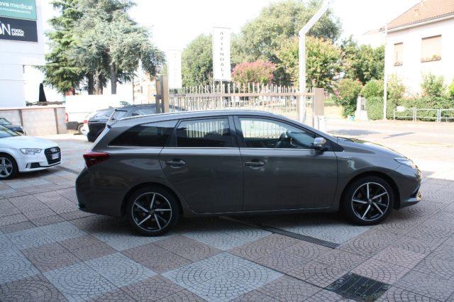 TOYOTA Auris Touring Sports 1.8 Hybrid Lounge