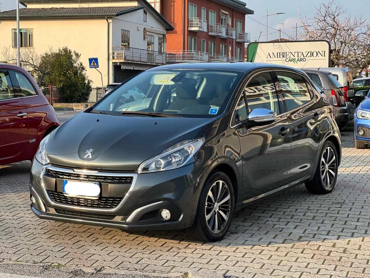 Peugeot 208 1.2 benz. 82 5 porte Allure ok Neopatentati