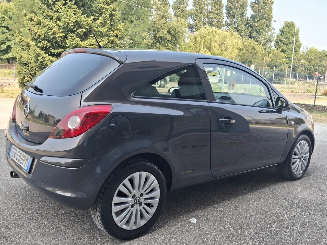 Opel Corsa 1.2 85CV 3 porte GPL-TECH b-color