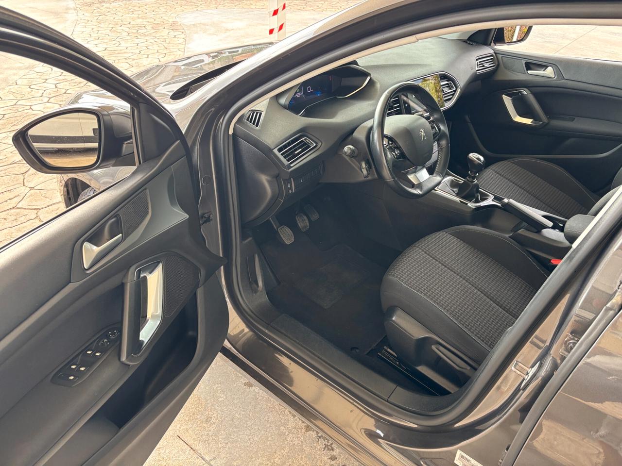 Peugeot 308 BlueHDi 130 S&S Business