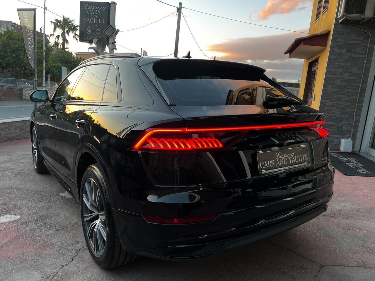 Audi Q8 50 TDI 286 CV Quattro-2XS LINE-TOTAL BLACK