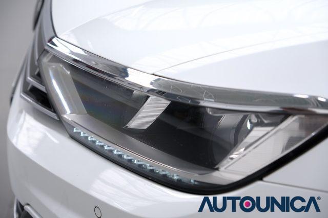 VOLKSWAGEN Passat Variant 1.6 TDI SCR DSG R-LINE BMT