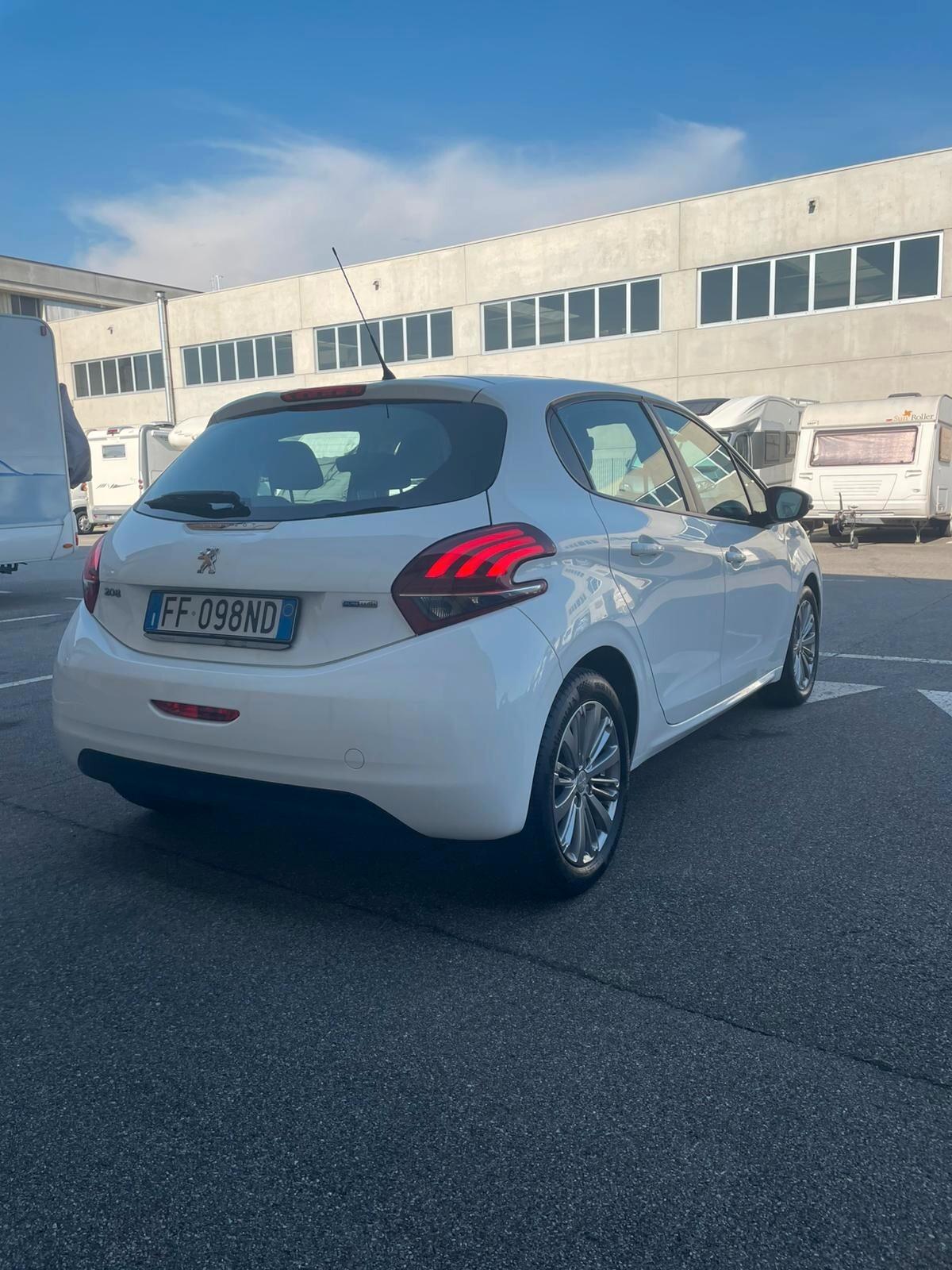 Peugeot 208 PureTech 82 5p. GPL Allure