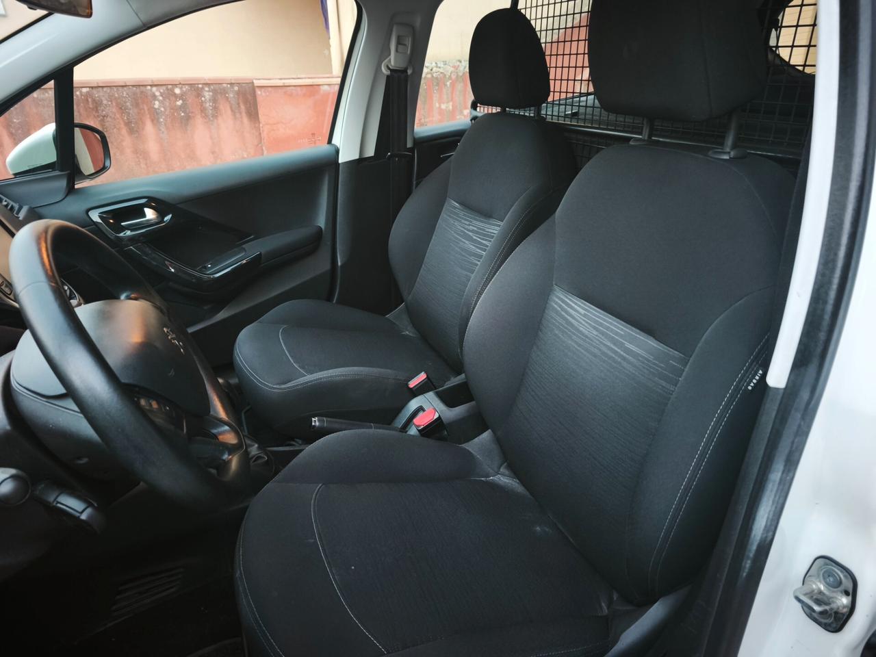 Peugeot 208 HDi 100 CV Van IVA Esposta