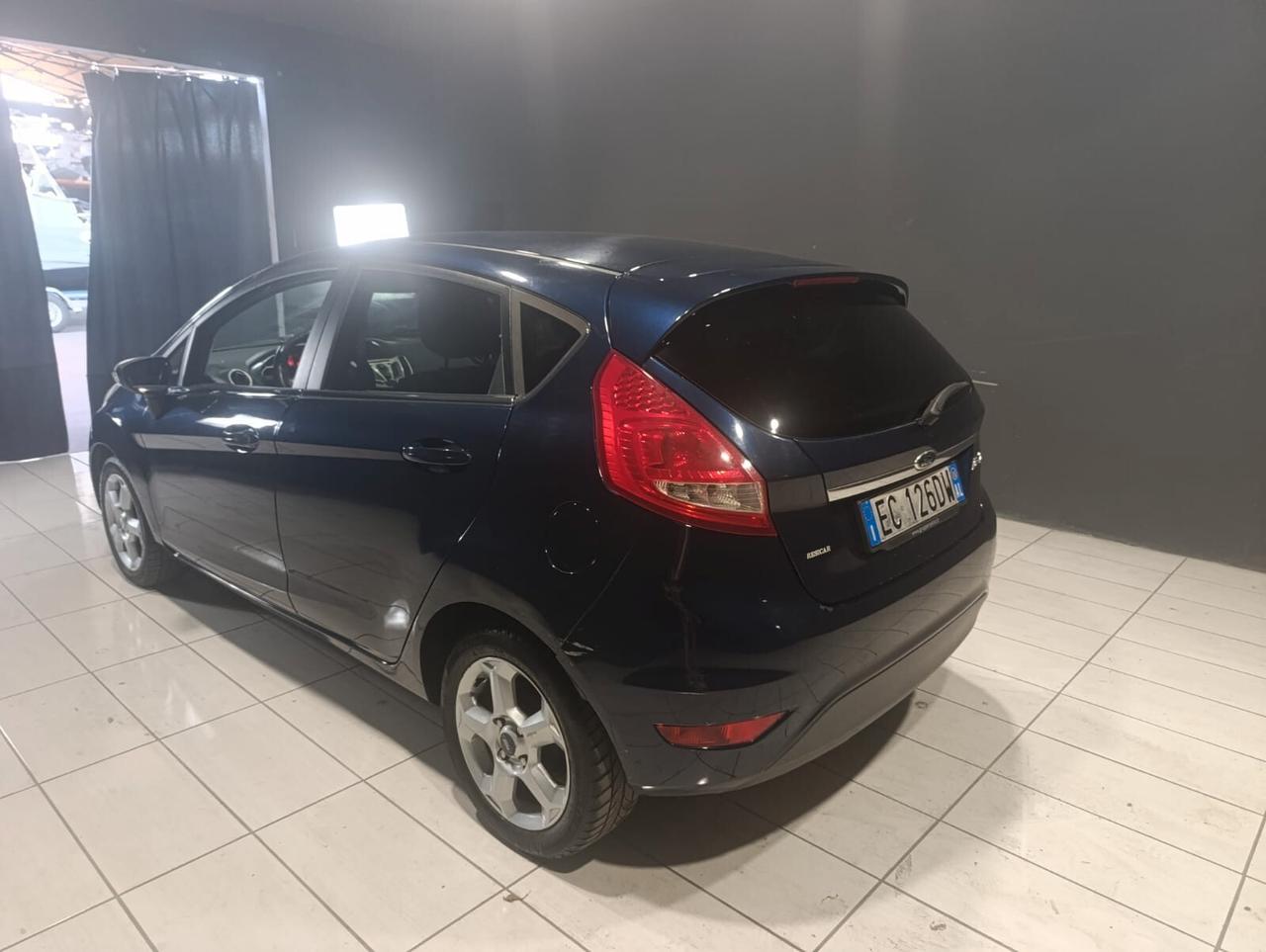 FORD FIESTA DEL 2011 1200 BENZINA ANCHE NEOPATENTATI
