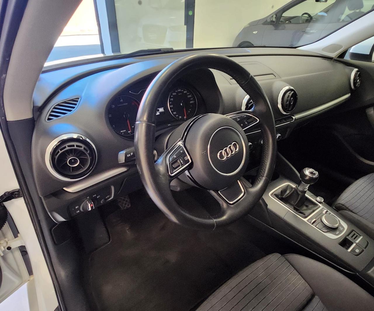Audi A3 SPB 1.6 TDI clean diesel Attraction