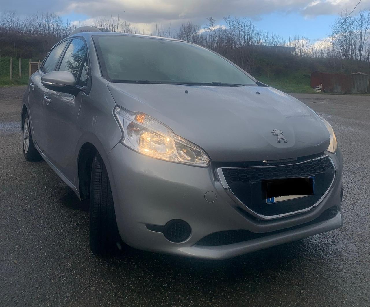 Peugeot 208 1.4 HDi 68 CV 5 porte Allure