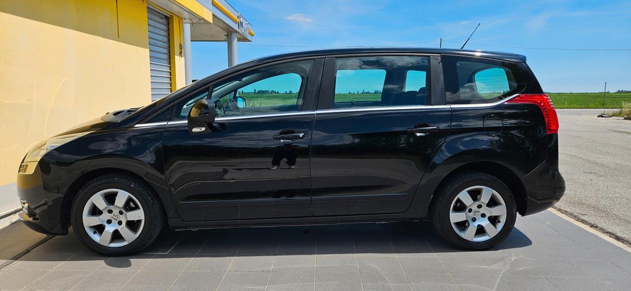 Peugeot 5008 1.6 HDi 112CV Access