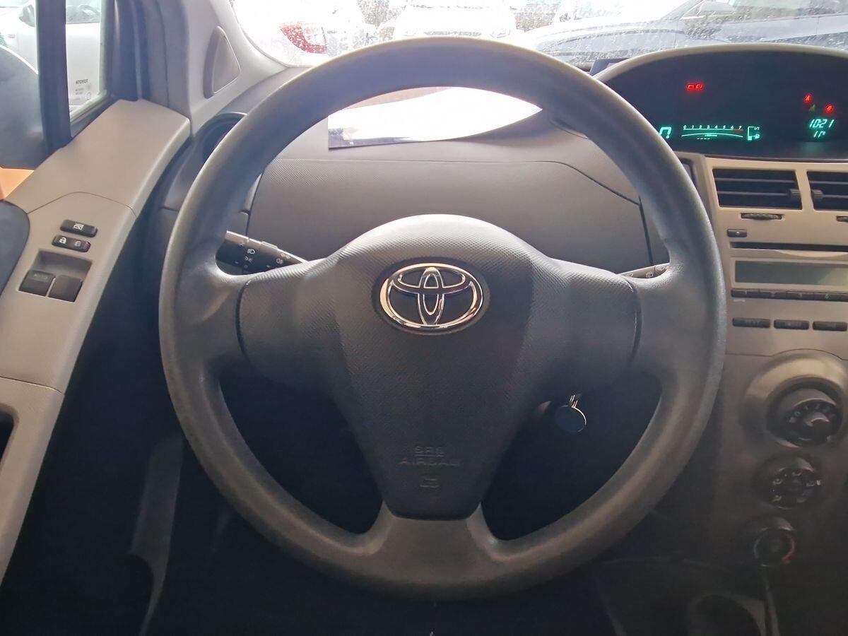 TOYOTA YARIS 1.0 NOW