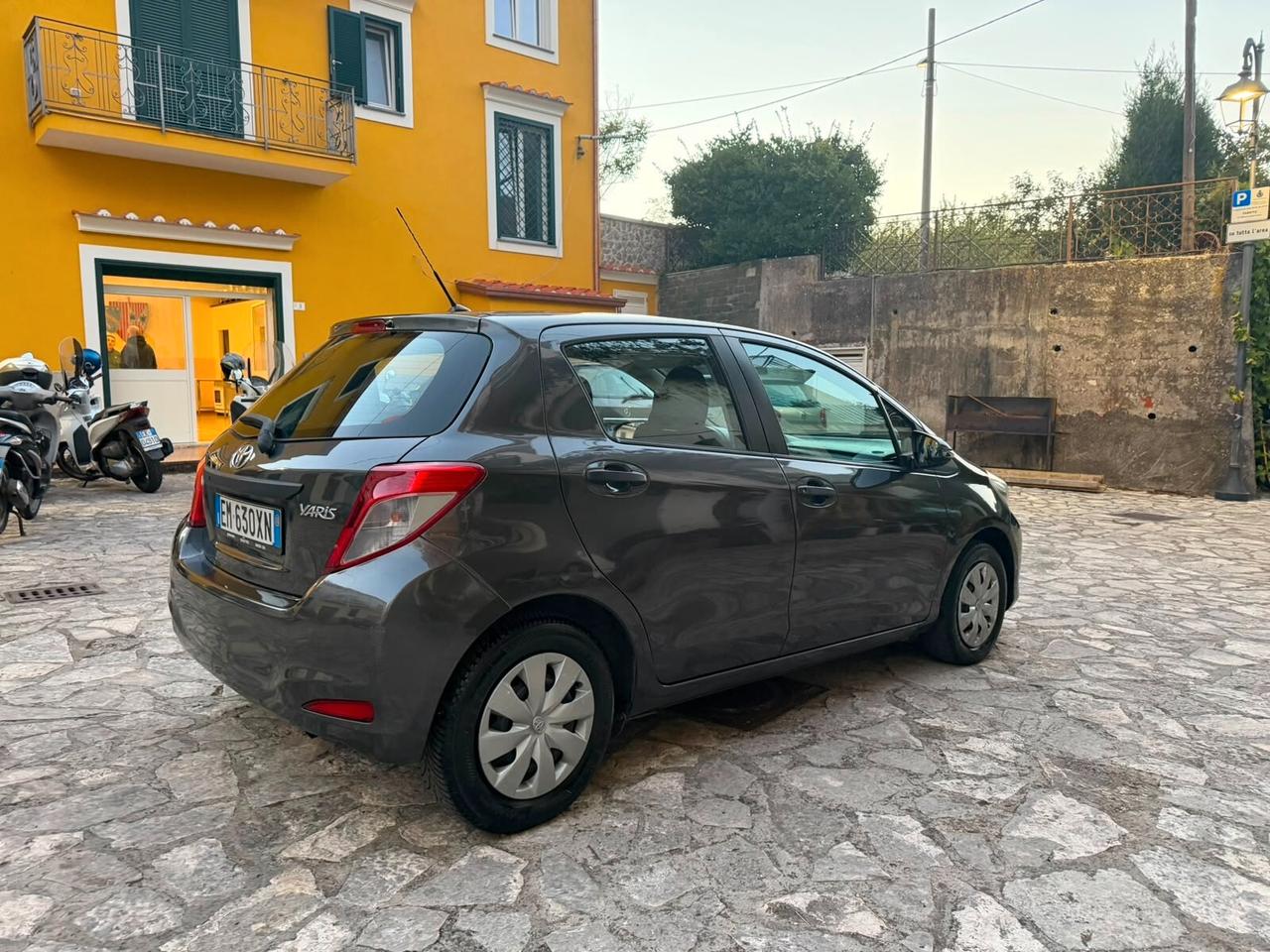 Toyota Yaris 1.0 5 porte Active
