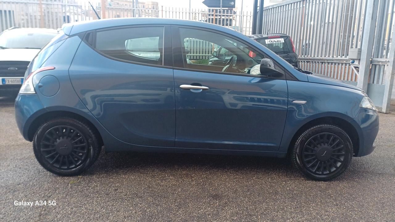 Lancia Ypsilon 1.0 FireFly 5 porte S&S Hybrid Gold