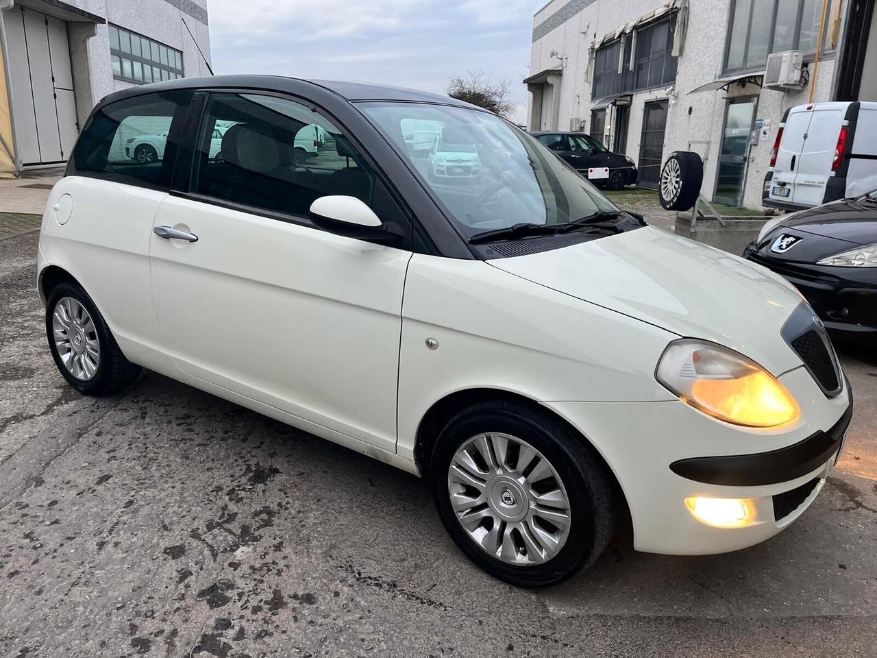 Lancia Ypsilon Momo Design 1.2