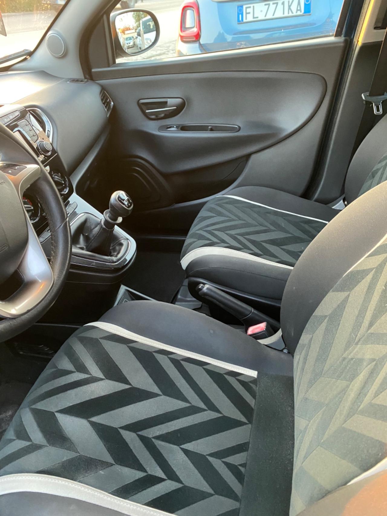 Lancia Ypsilon 1.2 69 CV 5 porte GPL Ecochic Silver