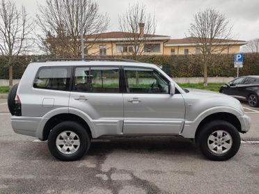 Mitsubishi Pajero 3.2 16V DI-D 5p. 7 posti gancio