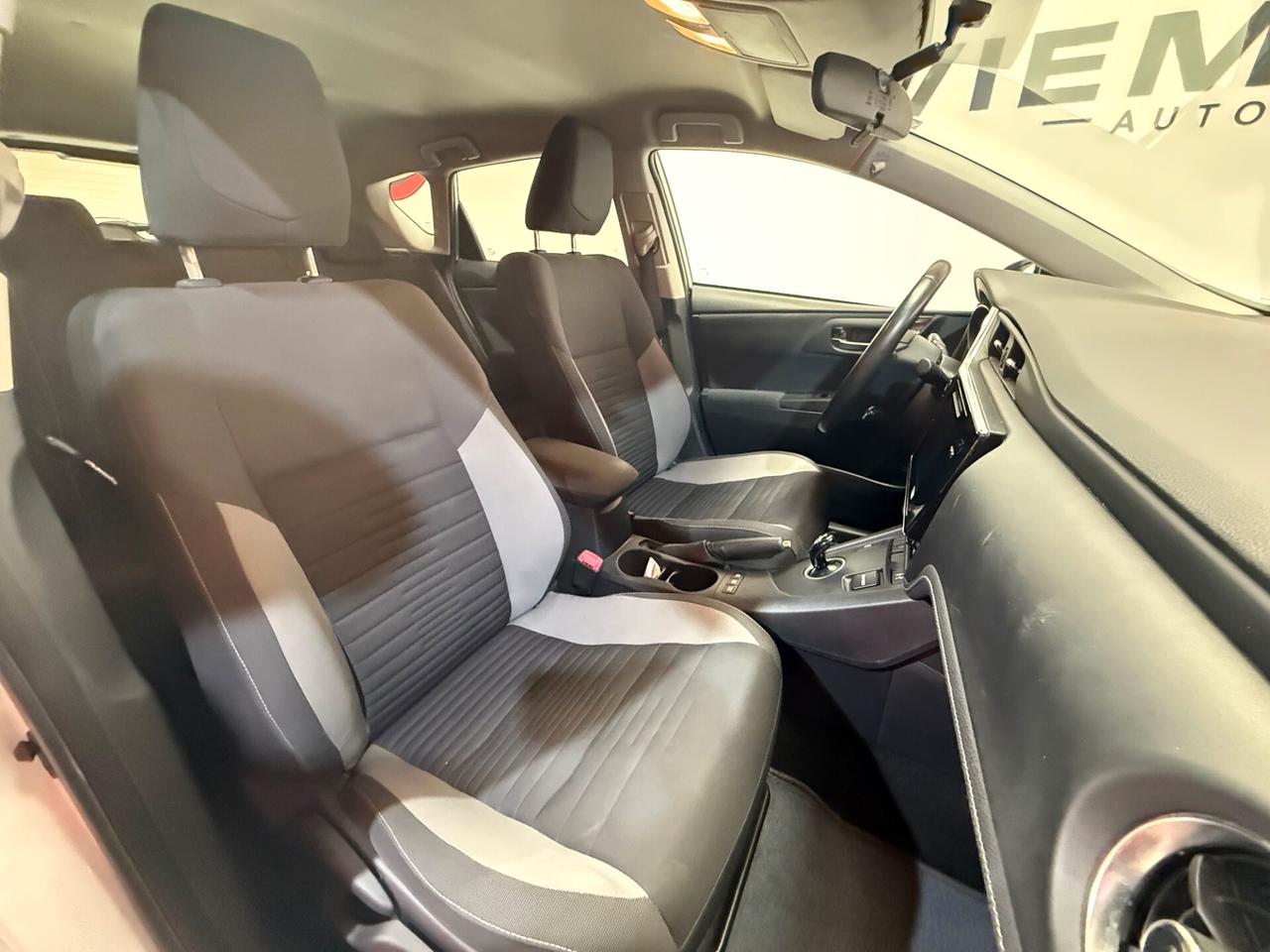Toyota Auris 1.8 Hybrid Lounge
