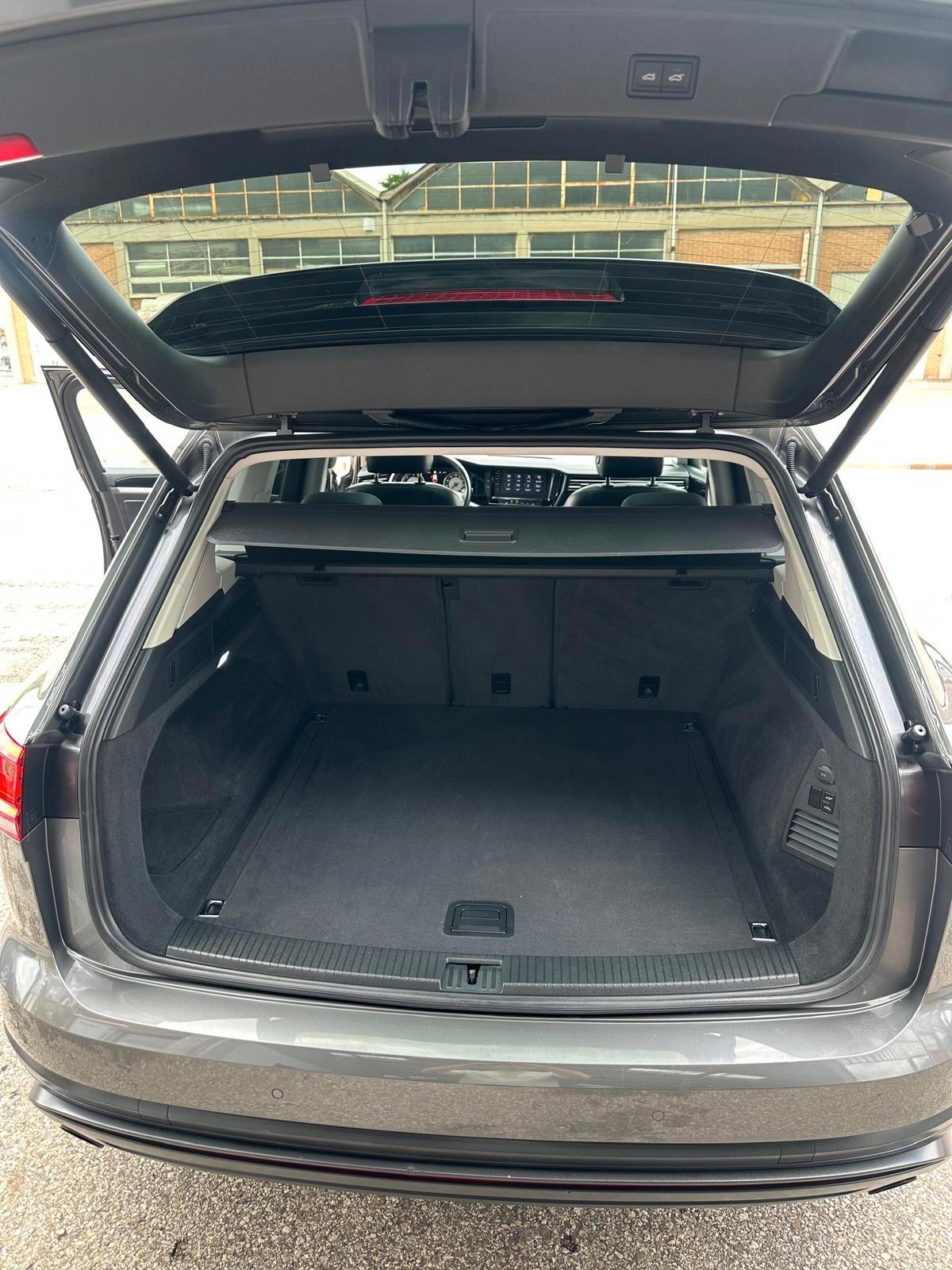 Volkswagen Touareg 3.0 V6 TDI SCR Black Style Tetto Panoramico Pelle Totate Sospensioni Regolabili