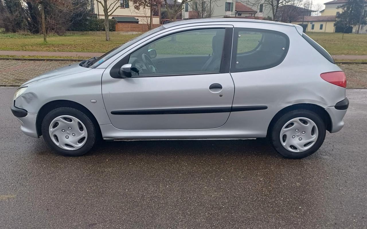 Peugeot 206 1.1 3p. XT