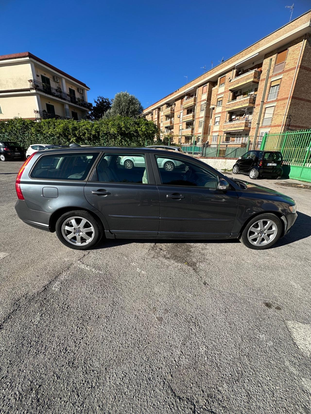 Volvo V50 D2 R-design