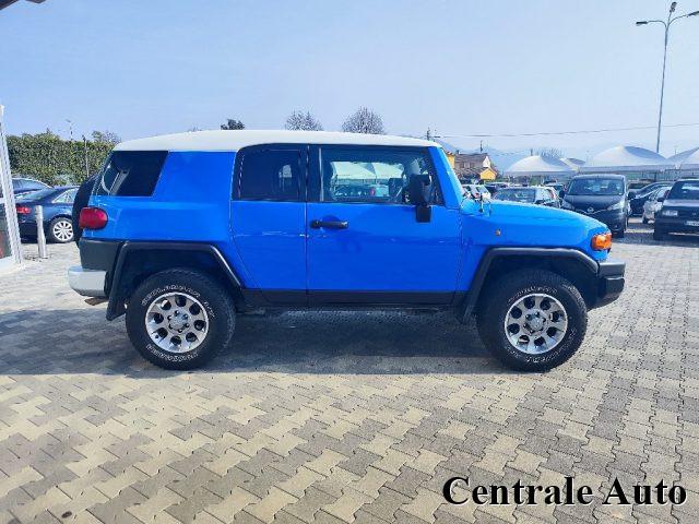 TOYOTA FJ Cruiser 4.0 V6 A/T GPL 4WD Inseribili