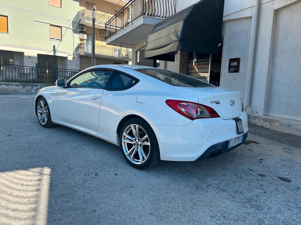 Hyundai Genesis Coupe 2.0 Turbo Sport