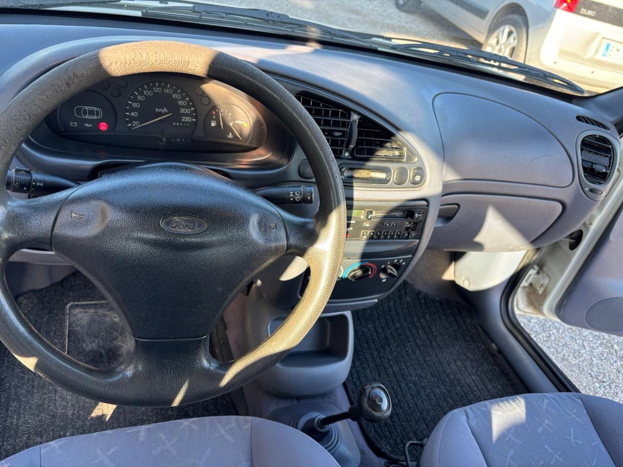 Ford Courier 1.8 diesel cat 3p. Van