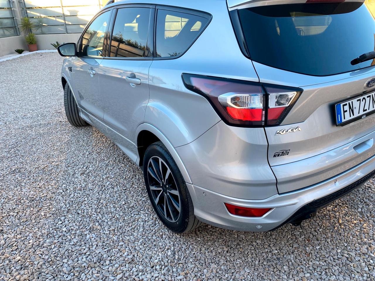 Ford Kuga 1.5 TDCI 120 CV S&S 2WD ST-Line