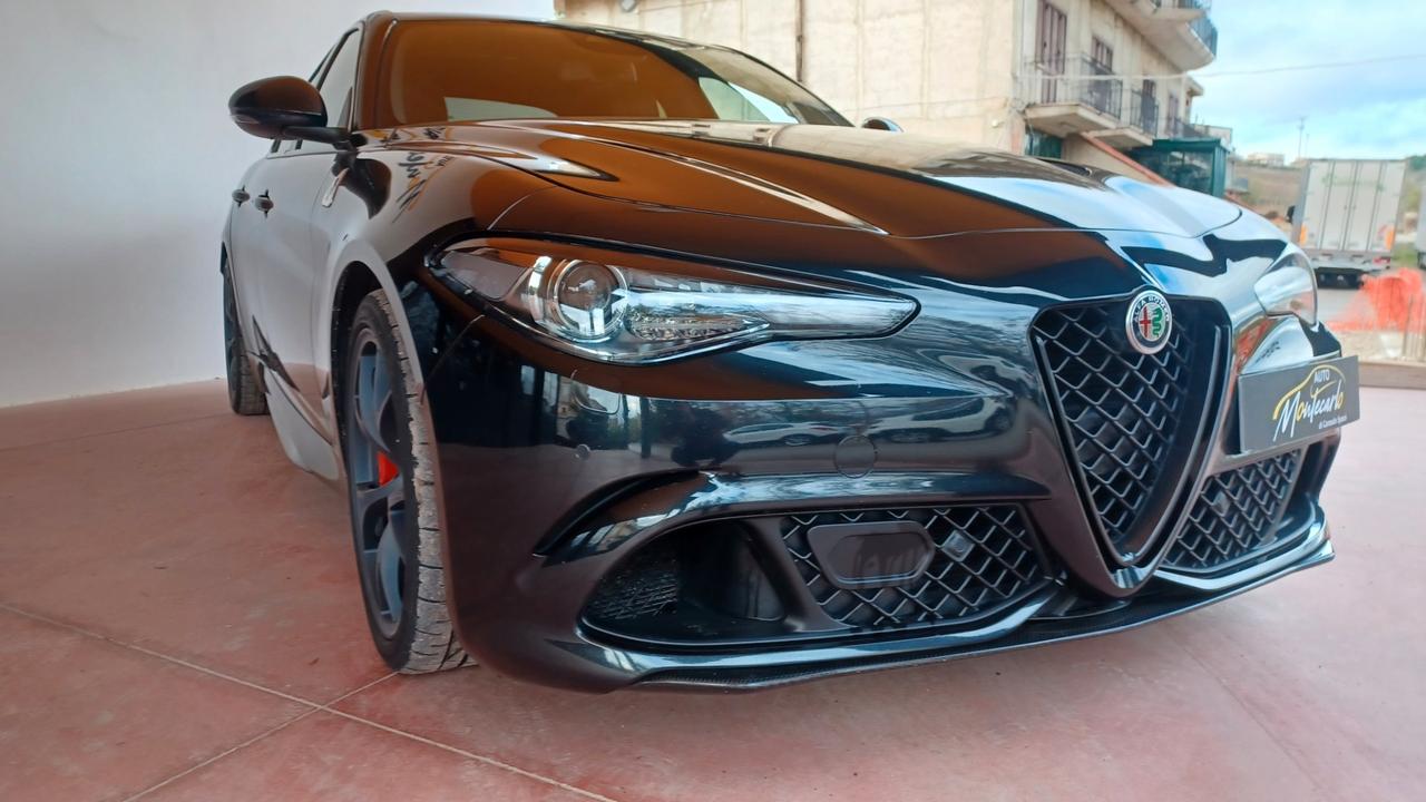 Alfa Romeo Giulia 2.9 T V6 AT8 Quadrifoglio